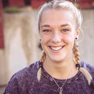 Meet your Posher, Naomie